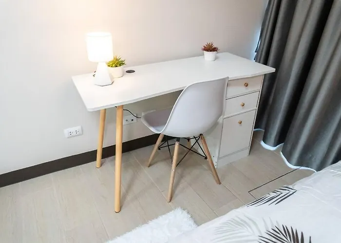 A2j Luxury 2br Bgc Uptown Near Uptown Mall * Manila