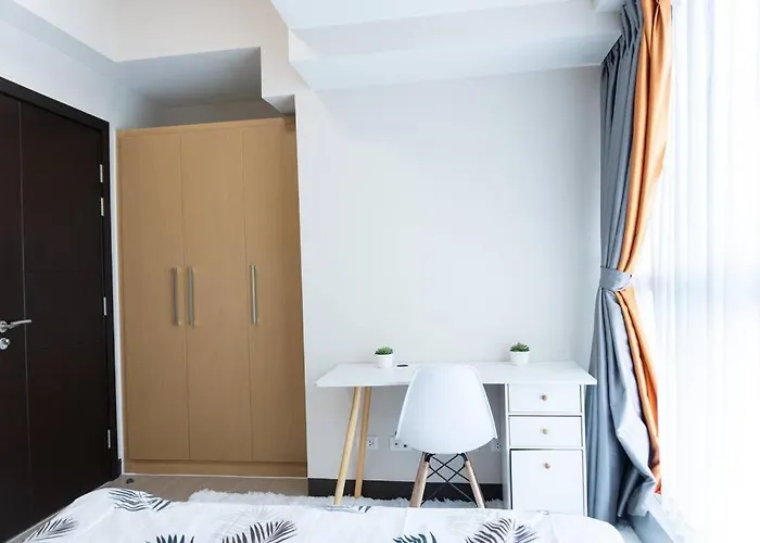 A2j Luxury 2br Bgc Uptown Near Uptown Mall *