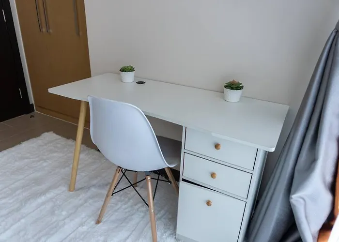 Apartment A2j Luxury 2br Bgc Uptown Near Uptown Mall *