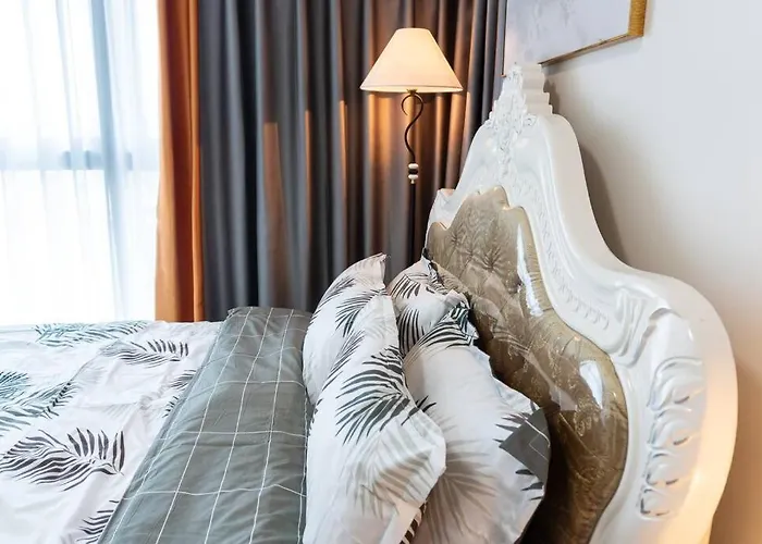 A2j Luxury 2br Bgc Uptown Near Uptown Mall Apartment *