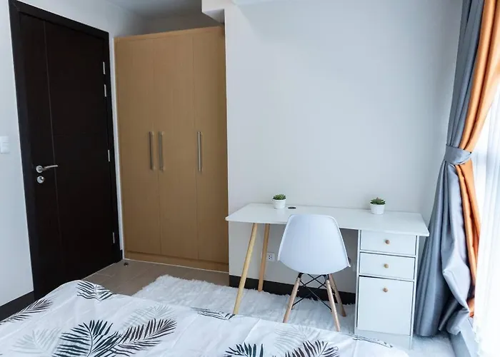 A2j Luxury 2br Bgc Uptown Near Uptown Mall *